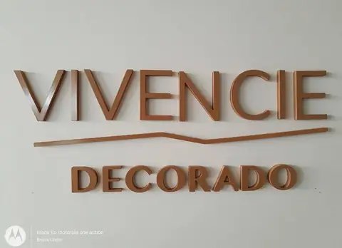 Letras caixa cor de cobre da Vivencie Decorado aplicadas em parede branca